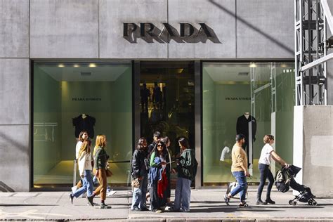 prada 5th ave|fifth avenue buying house.